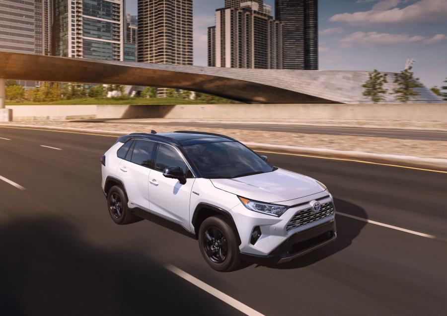  Toyota RAV4 XSE Hybrid 2018 года  (NA) (фото 3 из 71)
